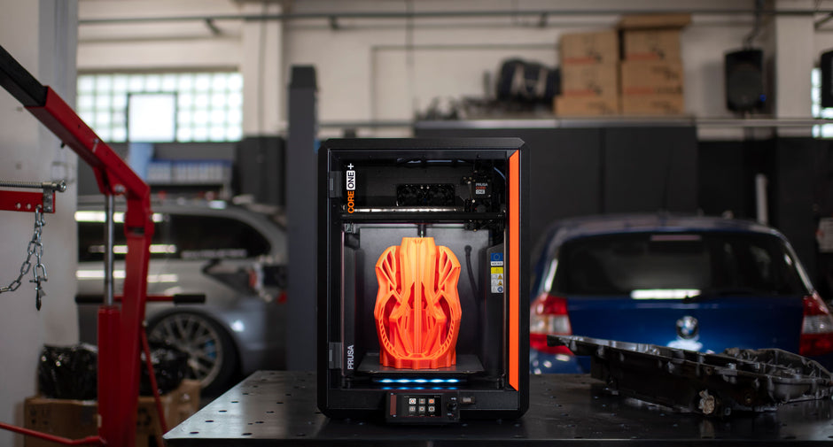Prusa CORE One+ 3D-Drucker in einer Werkstatt