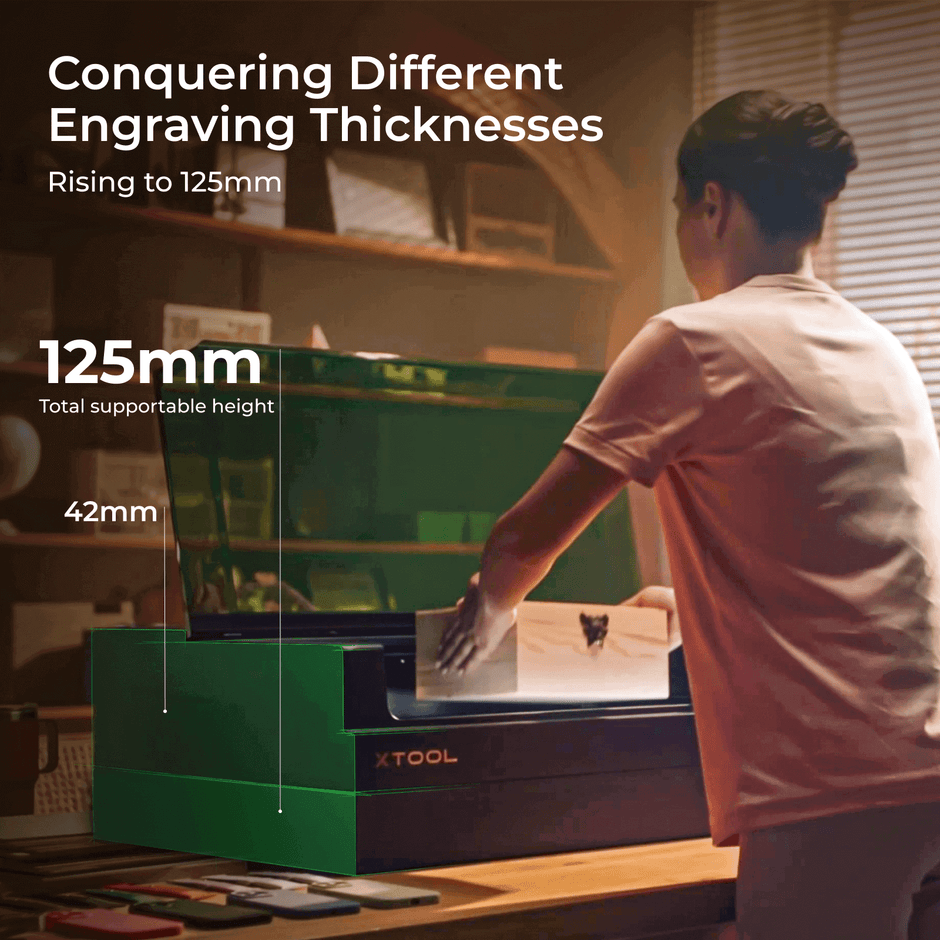 xTool S1 auf dem Erhöhungssockel, 125 mm nutzbare Gesamthöhe